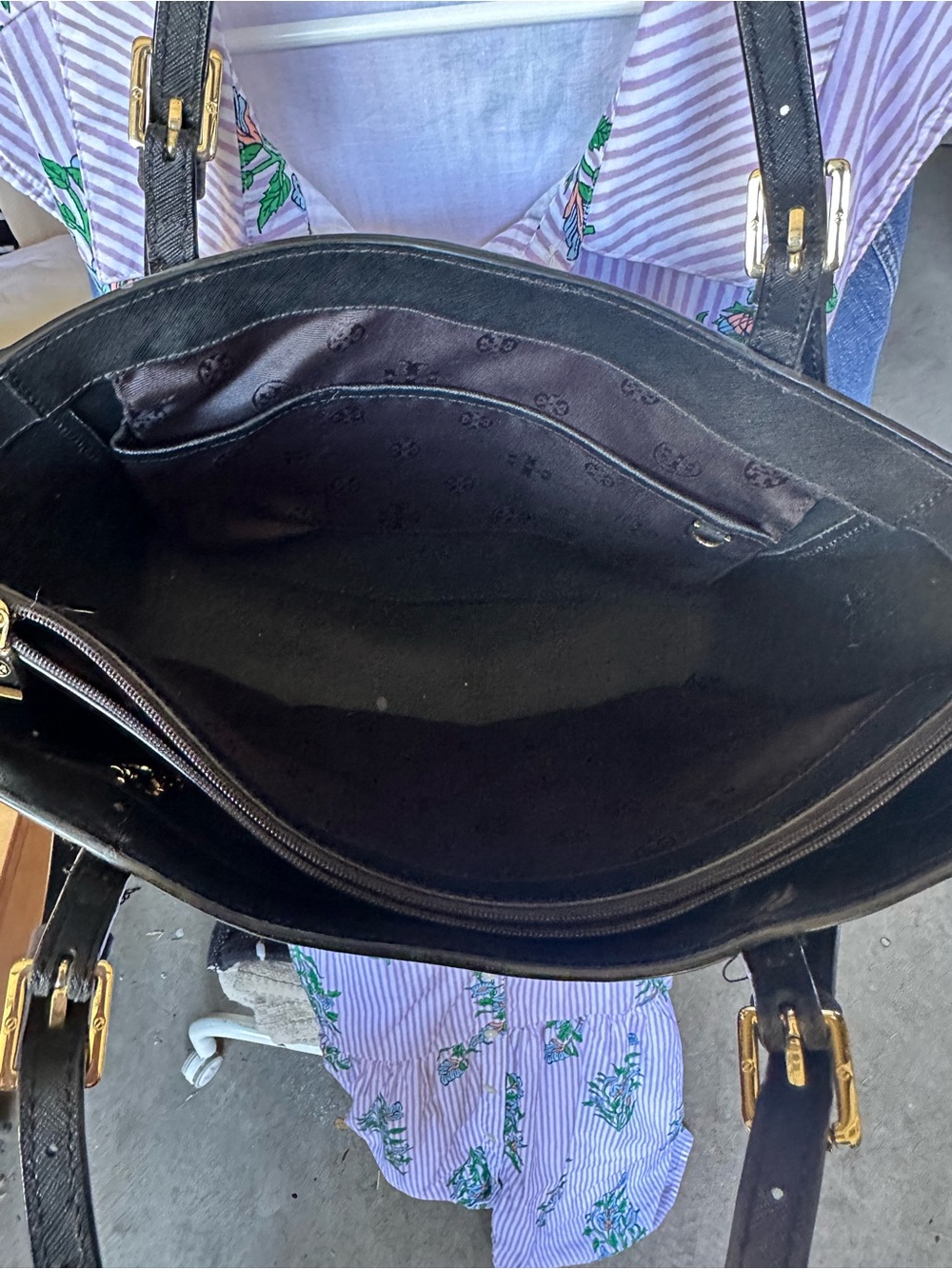 Tory Burch Black Saffiano Leather Tote with Gold Logo - Picture 3 of 4